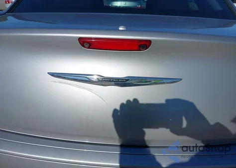 2018 Chrysler 300 Touring z USA, uszkodzony, nr VIN 2C3CCAAG8JH152714